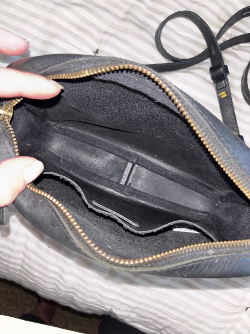 Madewell The Simple Crossbody Black Leather Bag - Picture 4 of 5